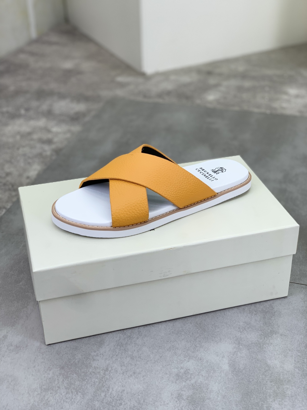 Precio de fábrica P130 Precio real Brunello Cucinelli BC New Suede Slippers, 25ss New Collection ¡Es