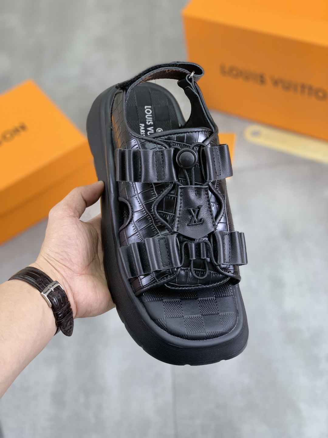 NO:274618,[Real Price] Original quality [LOUIS VUITTON] The official website hit Louis Vuitton LV men's slippers are available simultaneously on the counter!  Original fabric imported from Italy Original factory special original base Number of 35-45 Various colors available, louis vuitton,louis vuitton,louis vuitton,louis vuitton,slippers19860909【实价】 原单品质【LOUIS VUITTON】官网爆款路易威登 LV男士拖鞋 专柜同步发售 ！意大利进口原版面料 原厂特供原版底 码数35-45 多款颜色可选,,louis vuitton,louis vuitton,louis vuitton,slippers,Men's shoes