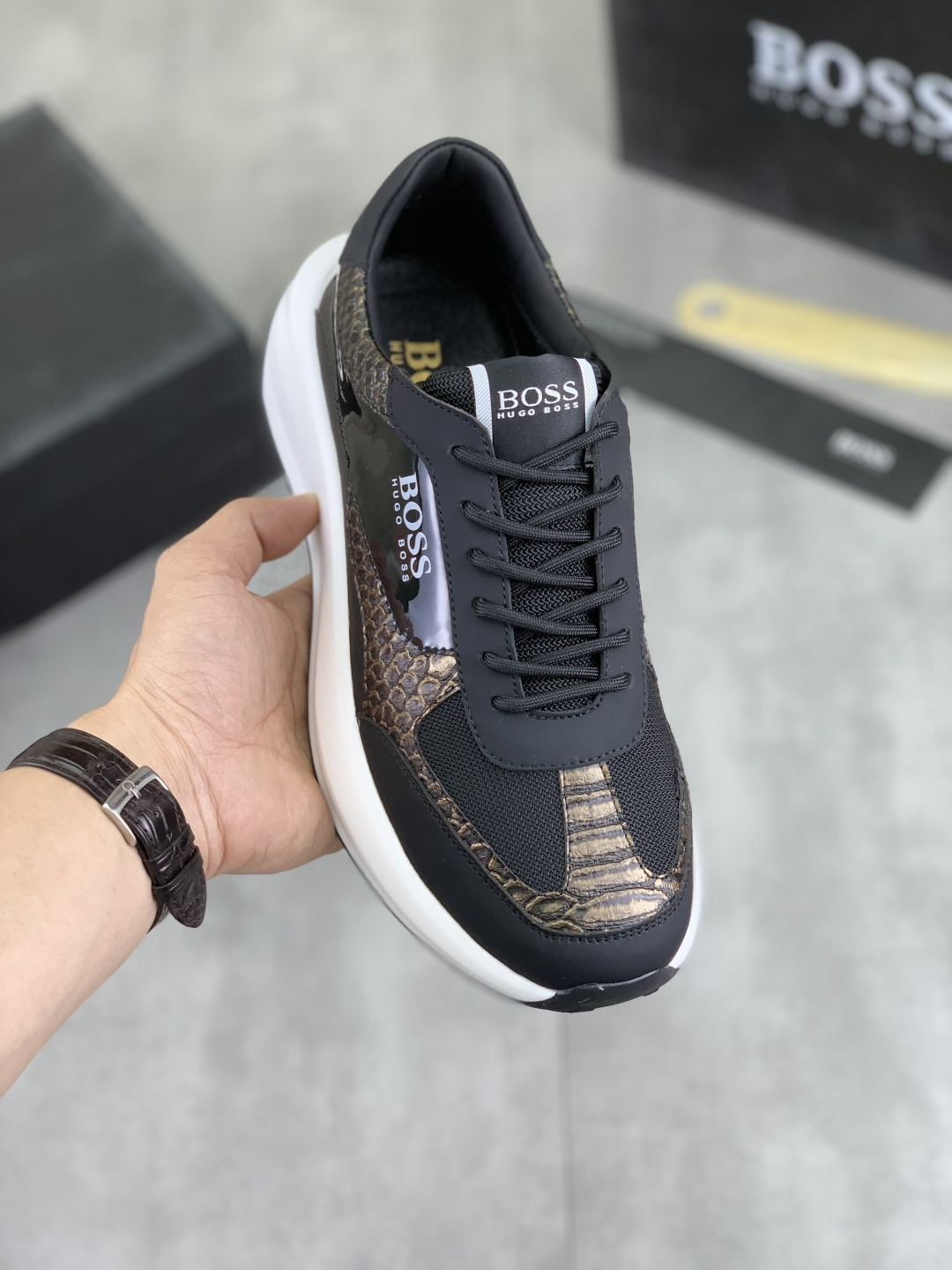 NO:274806,【Real Price】【BOSS】Original Lace-up Men's Shoes Classic casual shoes This model is the official classic model, 1:1 quality, made by famous original masters, using imported flying woven breathable fabric, comfortable breathable mesh fabric inner sheepskin insole, perfect last, generous and fashionable design, attracting the pursuit of many consumers, suitable for drivers to drive, what they want is the best quality in the market, 2 colors available, Size 38--44,, sheepskin19860909【实价】【BOSS】原版系带男鞋 经典款休闲鞋本款是官方主打经典款,1:1质量,原厂名师制作,采用进口飞织透气面料舒适透气网布內里羊皮鞋垫,完美楦型,大方时尚的设计,吸引了众多消费者的追捧,适合司机驾车行驶,要的就是市场最品质,颜色2色可选 码数38--44,,sheepskin,Men's shoes