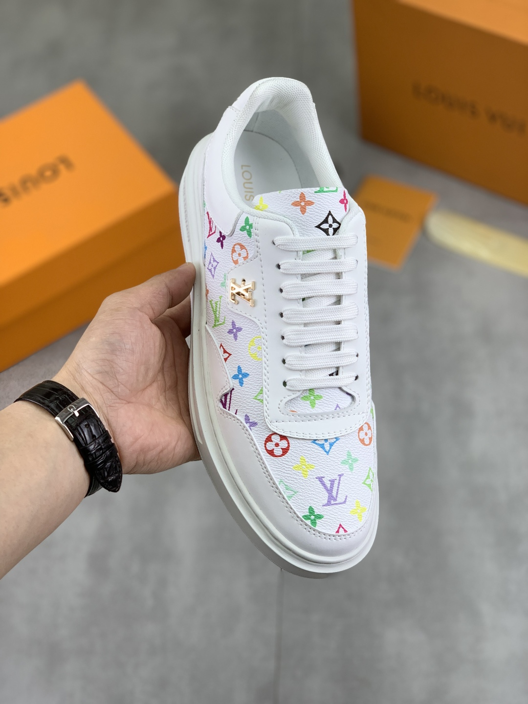 NO:275182,Real-price [LOUIS VUITTON) new LV Louis Vuitton *— LV classic trendy shoes!  Use imported original soft calfskin, water-dyed pigskin inner lining. Original wear-resistant rubber sole!  High-quality quality!  Number of codes 38-44 Color black white optional, louis vuitton,louis vuitton,louis vuitton,cowhide19860909实价【LOUIS VUITTON）新款LV路易威登 *—— LV经典潮鞋！选用进口原厂柔软小牛皮,水染猪皮内里.原版耐磨橡胶大底！高品质精品！码数38-44 颜色黑色 白色 可选,,louis vuitton,louis vuitton,louis vuitton,cowhide,Men's shoes