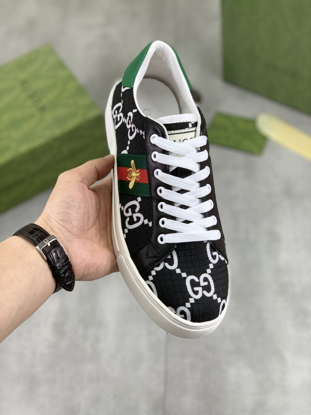 NO:275186,[Real Price] (Guqi GUCCI) official website latest casual and fashionable men's shoes, the hot style is simple and atmospheric, exclusive to trendy men. The latest official website latest brand double G element Guqi original decoration, fashionable and generous, original frosted calfskin imported from the first layer of pig skin, official website designated wear-resistant and lightweight original rubber casual sole, classic counter style real shot 38-44 2 colors available, gucci, cowhide19860909【实价】（古奇GUCCI）官网最新款休闲时尚男鞋,爆款版型简洁大气,潮男专属.独有的官网最新品牌双G素元素古奇原版装饰,时尚又大方,面料原版磨砂小牛皮全进口头层猪皮内里,官网指定耐磨、轻便原版橡胶休闲大底,专柜经典款实物拍摄38-44 2款颜色可选,,gucci,cowhide,Men's shoes