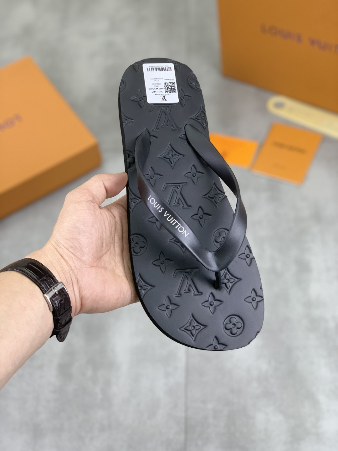 NO:275190,[Real Price] LV [Louis Vuitton] New Men's Casual Slippers Series in the Counter!  1:1 review of the global limited edition upper using imported original single fabric original panel sole men's shoes size 38-46; 3 colors available, louis vuitton, louis vuitton, slippers19860909【实价】 LV【路易威登】 专柜新款男士休闲拖鞋系列！1:1复核全球限量款鞋面采用进口原单面料原板大底男鞋码数38-46；3色可选,,louis vuitton,louis vuitton,slippers,Men's shoes