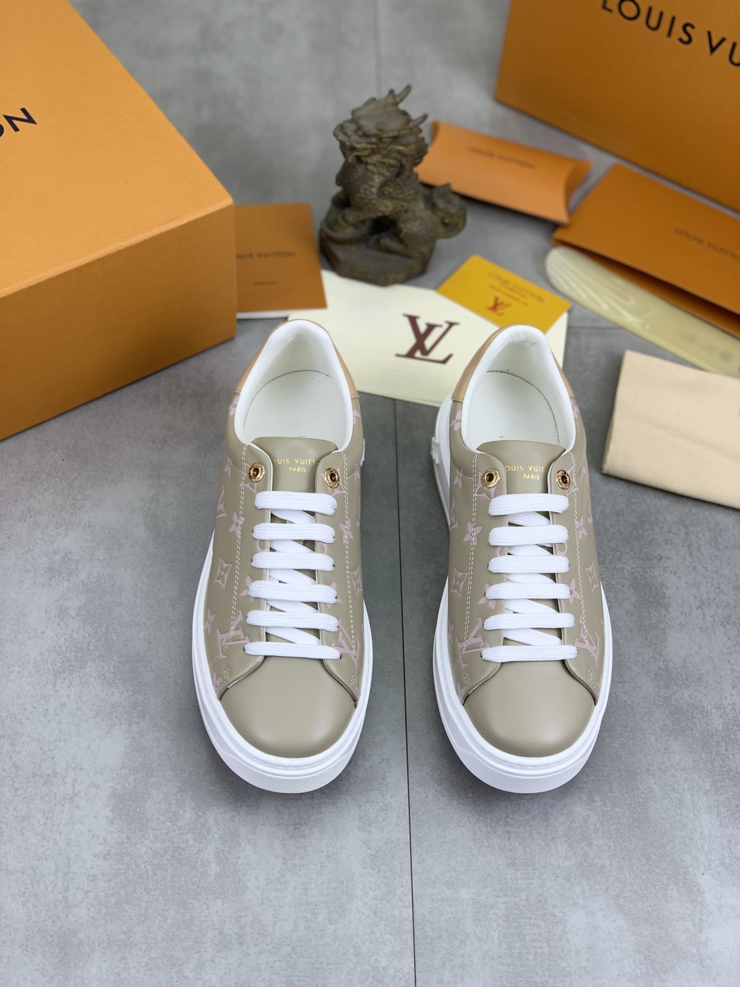 Louis Vuitton Time Out Sneakers SS25 New Arrival Couple Classic Shoes 3 cmp i1743268550004 8991 0 1
