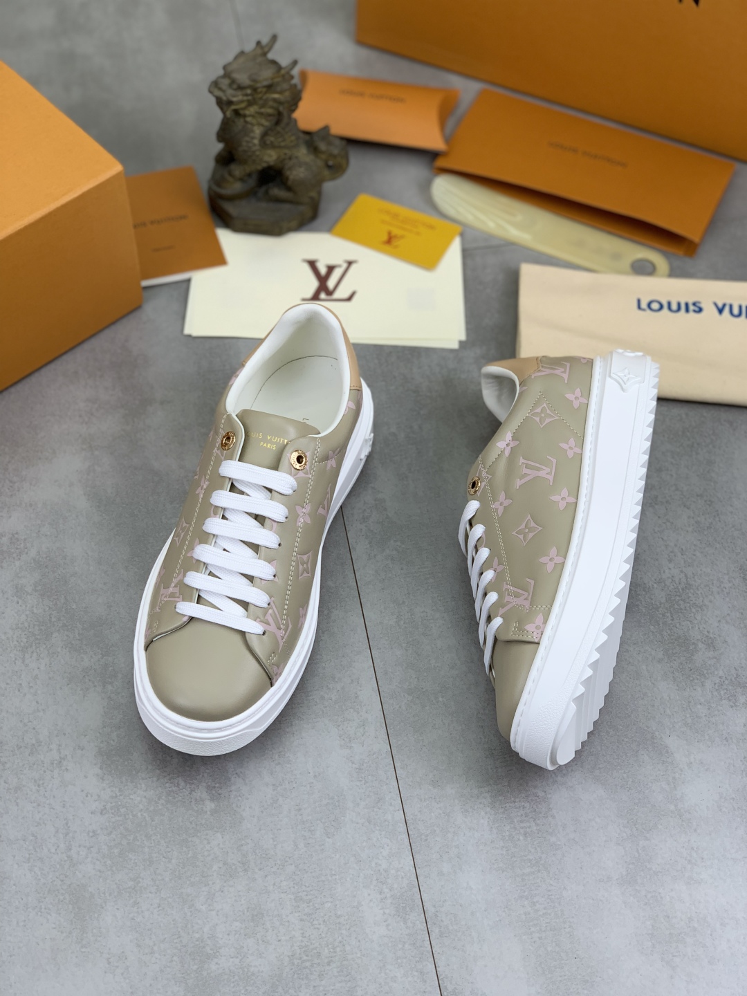 Louis Vuitton Time Out Sneakers SS25 New Arrival Couple Classic Shoes 6 cmp i1743268557427 9357 0 4