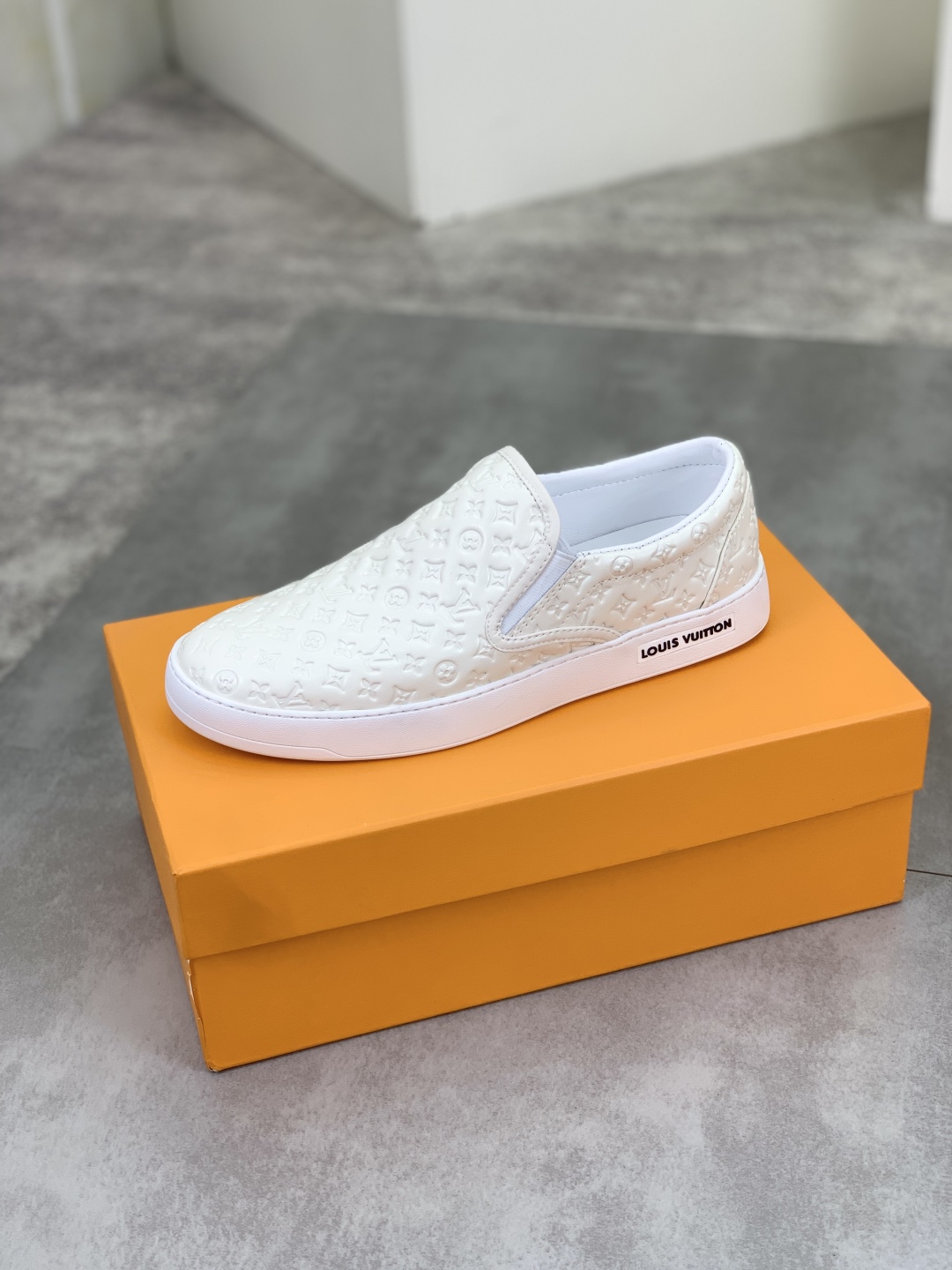 Louis Vuitton Classic White Leather Slip-On Sneakers for Men, Size 38-44 5 cmp i1743269217521 5621 0 3
