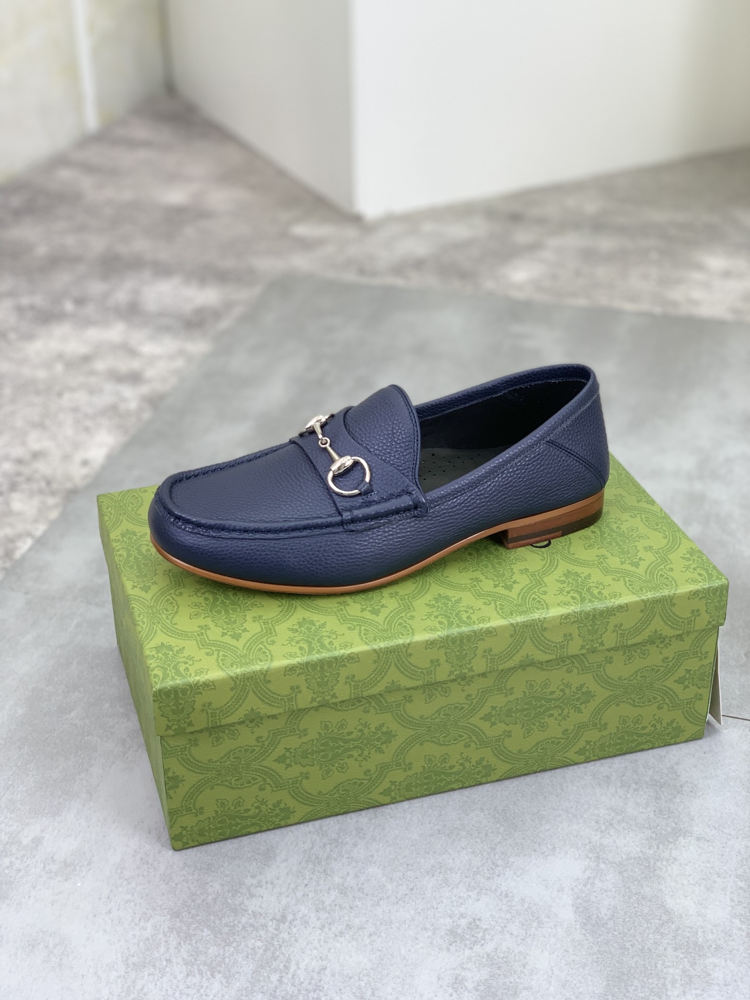Gucci Men's Leather Loafers with Horsebit Detail - Business Casual Shoes 5 cmp i1743415865979 1593 0 3