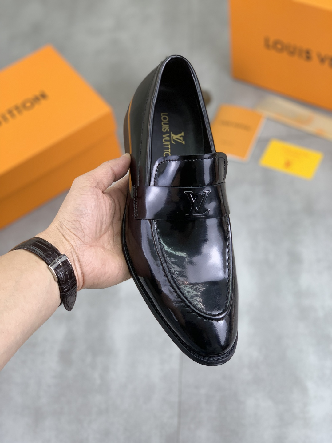 NO:276447,Real-price [LOUIS VUITTON) new LV Louis Vuitton * - Top version of LV classic leather shoes!  Use imported original beaded calfskin, high-end pigskin inner lining, original wear-resistant rubber combination bottom!  High-quality quality!  Number of codes 39-44 (38 45 customized) Black Burgundy optional, louis vuitton, louis vuitton, louis vuitton, cowhide19860909实价【LOUIS VUITTON）新款LV路易威登 *——顶级版本 LV经典皮鞋！选用进口原版开边珠小牛皮 高端猪皮内里 原版耐磨橡胶组合大底！高品质精品！码数39-44（38 45定做） 黑色 酒红色可选,,louis vuitton,louis vuitton,louis vuitton,cowhide,Men's shoes