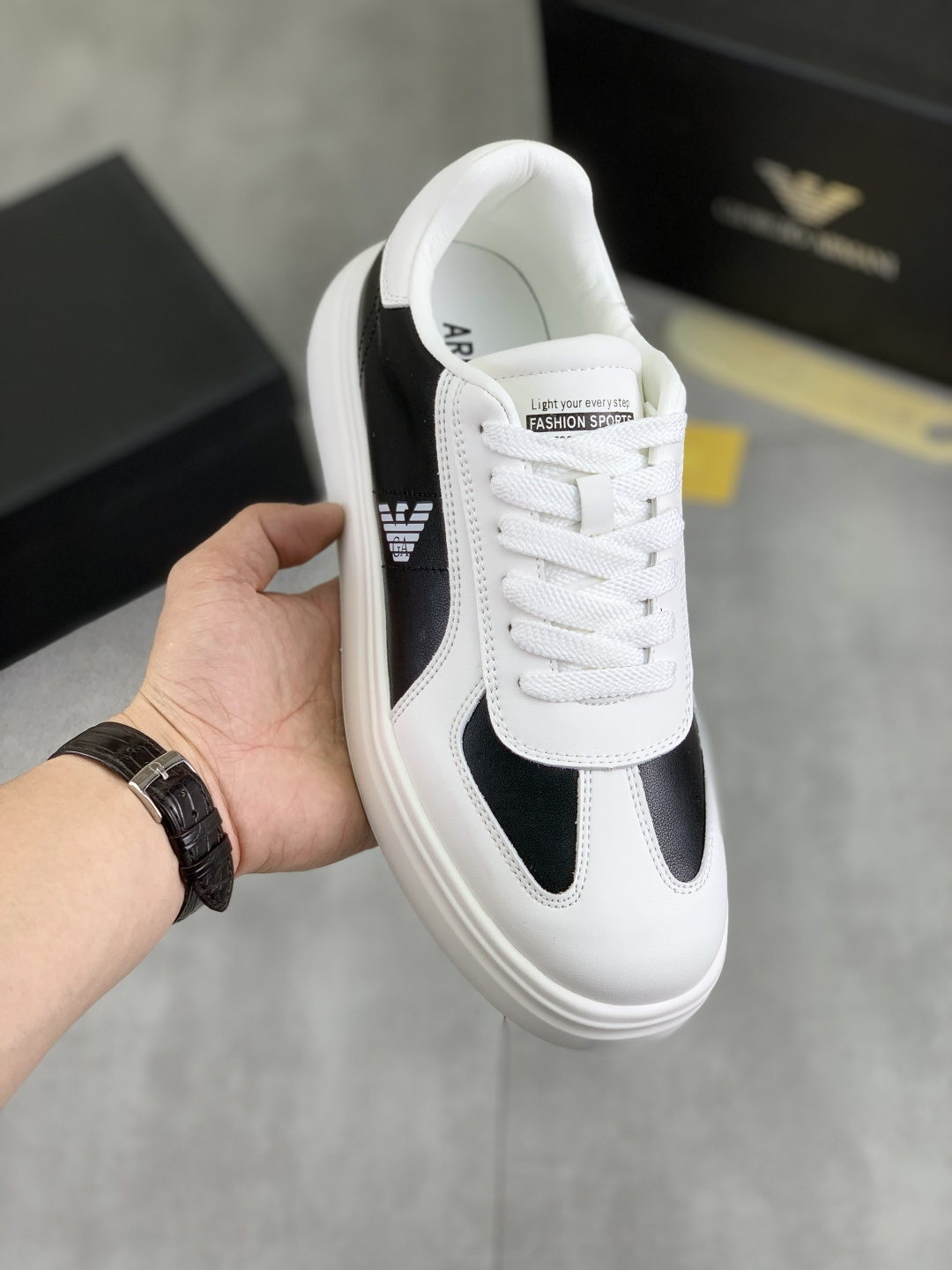 NO:276453,【Real Price】 Armani Official Website's latest classic casual and fashionable men's shoes are popular in simple and atmospheric, exclusive to trendy men. The unique official website's latest brand elements original decoration, fashionable and generous, original soft calfskin made of fabric, comfortable soft pigskin inner, official website designated wear-resistant rubber sole_full of elasticity, counter classic style real photo shoot color white optional code number 39-44,,armani,cowhide19860909【实价】 阿玛尼 官网最新款经典休闲时尚男鞋爆款版型简洁大气,潮男专属.独有的官网最新品牌元素原版装饰,时尚又大方,面料原版柔软小牛皮制作 舒适的柔软猪皮内里 官网指定耐磨橡胶大底_弹力十足,专柜经典款实物拍摄颜色白色可选码数39-44,,armani,cowhide,Men's shoes