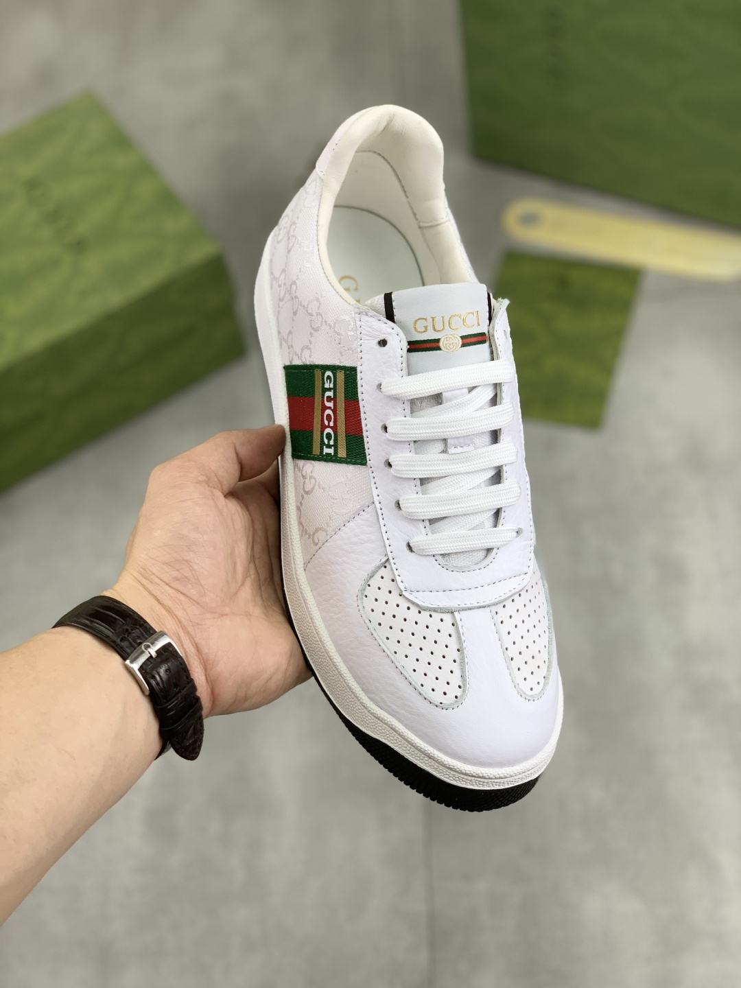 NO:277069,[Real Price] Gucci Gucci official website's latest classic casual and fashionable men's shoes, the style is simple and atmospheric, exclusive to trendy men. The latest official website's latest brand elements Gucci original decoration, fashionable and generous, original soft calfskin made of fabric, comfortable soft pigskin inner, official website designated wear-resistant rubber sole_full of elasticity, counter classic style real shot color 4 colors available for 38-44 (45 46 customized),,gucci,gucci,cowhide19860909【实价】 古驰 Gucci官网最新款经典休闲时尚男鞋爆款版型简洁大气,潮男专属.独有的官网最新品牌元素古奇原版装饰,时尚又大方,面料原版柔软小牛皮制作 舒适的柔软猪皮内里 官网指定耐磨橡胶大底_弹力十足,专柜经典款实物拍摄颜色4色可选码数38-44（45 46定做）,,gucci,gucci,cowhide,Men's shoes