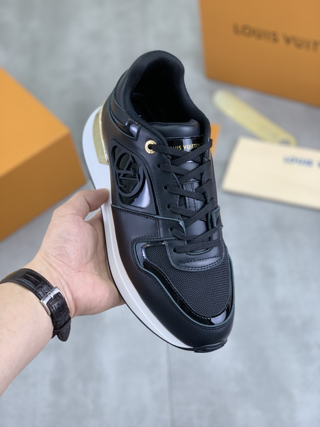 NO:277090,Real price Top version [LOUIS VUITTON) Couple Casual Series (Original) New LV Louis Vuitton - Top version LV classic trendy shoes!  Use imported original calfskin with water-dyed cowhide inner lining. The original wear-resistant, lightweight and high-end foamed bottom!  High-quality quality!  A variety of colors are available, size number for women 35-40 (female 41, female 42 customized) for men 39-45 (46 customized), louis vuitton, louis vuitton, louis vuitton, cowhide19860909实价 顶级版本【LOUIS VUITTON）情侣休闲系列（原单）新款LV路易威登 ——顶级版本 LV经典潮鞋！选用进口原版小牛皮 水染牛皮内里.原版耐磨轻便高端发泡大底！高品质精品！多款颜色可选,码数女35-40（女41 女42定做）男39-45（46定做）,,louis vuitton,louis vuitton,louis vuitton,cowhide,Men's shoes