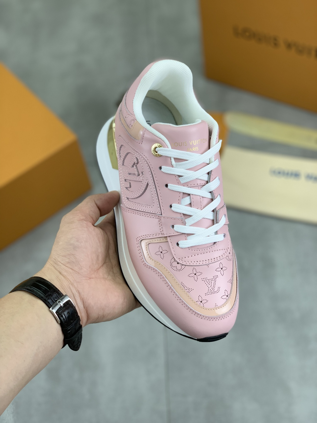 NO:277106,Real price Top version [LOUIS VUITTON) Couple Casual Series (Original) New LV Louis Vuitton - Top version LV classic trendy shoes!  Use imported original calfskin with water-dyed cowhide inner lining. The original wear-resistant, lightweight and high-end foamed bottom!  High-quality quality!  A variety of colors are available, size 35-40 for women (female 41 for women 42 for customization), louis vuitton,louis vuitton,louis vuitton,cowhide19860909实价 顶级版本【LOUIS VUITTON）情侣休闲系列（原单）新款LV路易威登 ——顶级版本 LV经典潮鞋！选用进口原版小牛皮 水染牛皮内里.原版耐磨轻便高端发泡大底！高品质精品！多款颜色可选,码数女35-40（女41 女42定做）,,louis vuitton,louis vuitton,louis vuitton,cowhide,Men's shoes