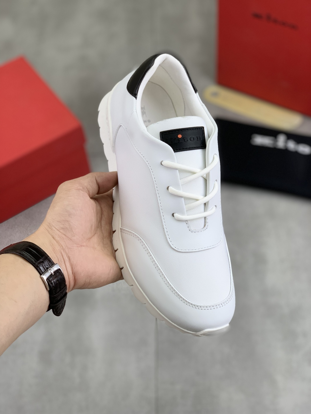 NO:277756,Real price Kiton high-end luxury products, men's casual sneakers, upper is made of calf leather and breathable mesh, leather is soft and delicate, shoes tongue embroidered Kiton micro-mark, white lightweight original outsole, providing a comfortable foot feeling!  Size39-44 (38 45 customized),,sneakers,cowhide19860909实价 Kiton高端奢品,男士休闲运动鞋,鞋面由小牛皮配透气网布制成,皮质柔软细腻,鞋舌刺绣Kiton微标,白色轻质原版大底,提供舒适脚感！ Size39-44（38 45 定做）,,sneakers,cowhide,Men's shoes