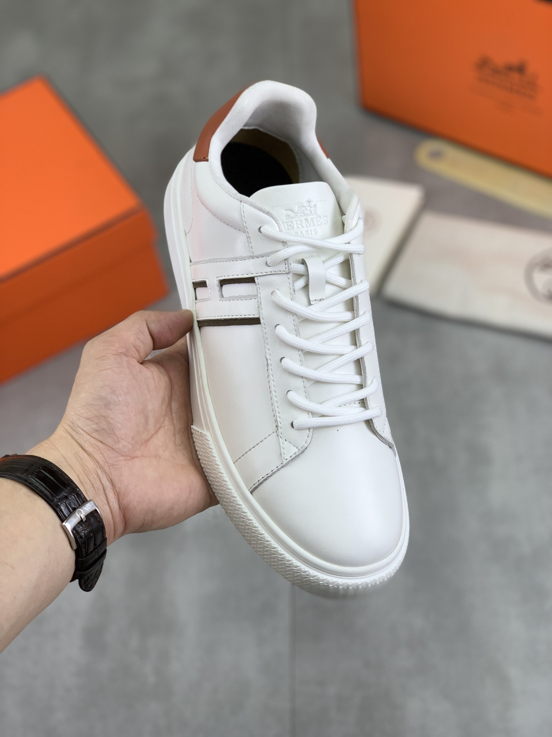 NO:277761,Real price [HERMES] Hermes - high-end quality original single - calfskin upper, laser punch brand totem craft, shoe elastic elastic band, shoe tongue silk screen brand logo - imported cowhide inside - ultra-light TPR·rubber; molded sole - ultra-high quality control·fine workmanship highlighted (high-end, noble, grade) -Size 39-44 (38 45, custom made)·,,hermes,hermes,cowhide19860909实价【 HERMES】爱马仕  -高端品质 原单 -鞋面小牛皮、激光打孔品牌图腾工艺、鞋口松紧伸缩带、鞋舌丝印品牌logo -内里进口牛皮 -大底超轻TPR·橡胶；成型大底 -超高品控·做工精细凸显(高端·贵气·档次) -Size 39-44（38 45,可订做)·,,hermes,hermes,cowhide,Men's shoes