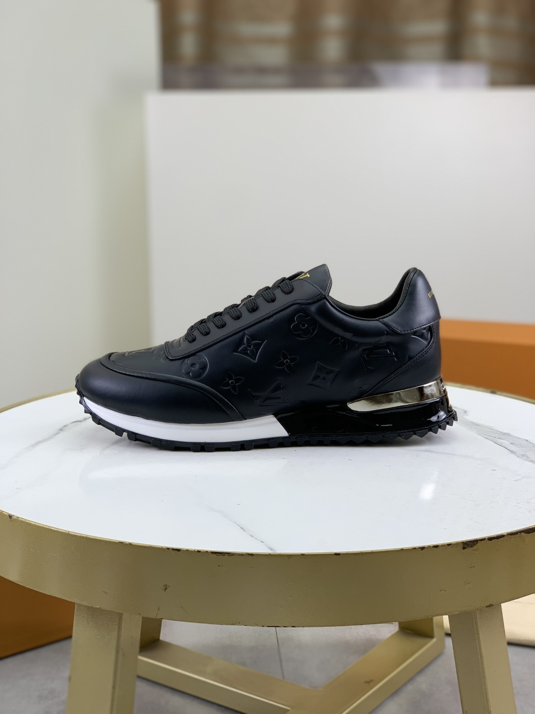 NO:278081,Real price [LOUIS VUITTON) (original order) new LV Louis Vuitton * - Top version of LV classic trendy shoes!  Use imported original cowhide with water-dyed cowhide inner lining. Original wear-resistant rubber combination bottom!  High-quality quality!  3 colors available, code count 39-44 (38 45 customized), louis vuitton, louis vuitton, louis vuitton, cowhide19860909实价【LOUIS VUITTON）（原单）新款LV路易威登 *——顶级版本 LV经典潮鞋！选用进口原版牛皮 水染牛皮内里.原版耐磨橡胶组合大底！高品质精品！3款颜色可选,码数39-44（38 45定做）,,louis vuitton,louis vuitton,louis vuitton,cowhide,Men's shoes