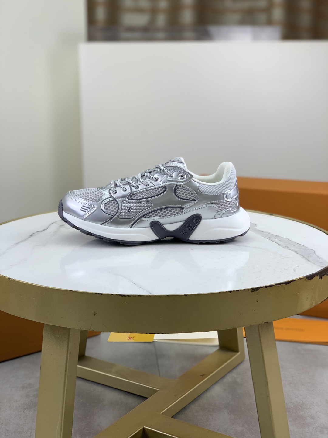Louis Vuitton Olympia Silver Sneakers 2025SS, Couple Style, Comfortable 1 Louis Vuitton Olympia Silver Sneakers 2025SS, Couple Style, Comfortable