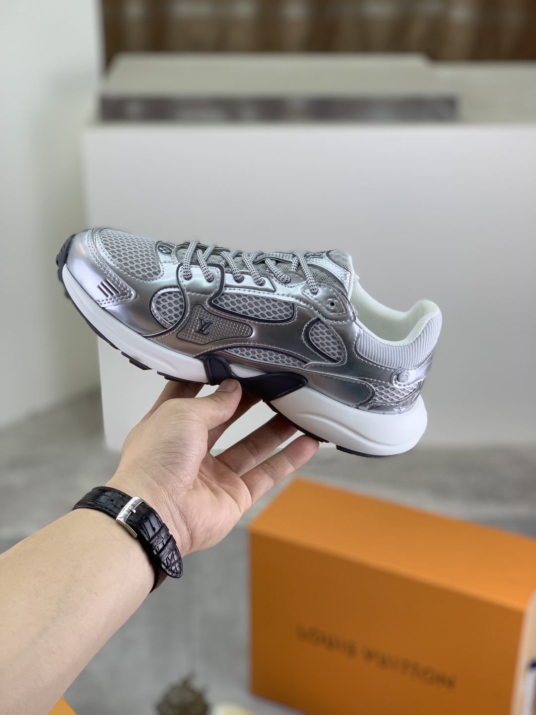 Louis Vuitton Olympia Silver Sneakers 2025SS, Couple Style, Comfortable 7 cmp i1744903881629 4167 0 5