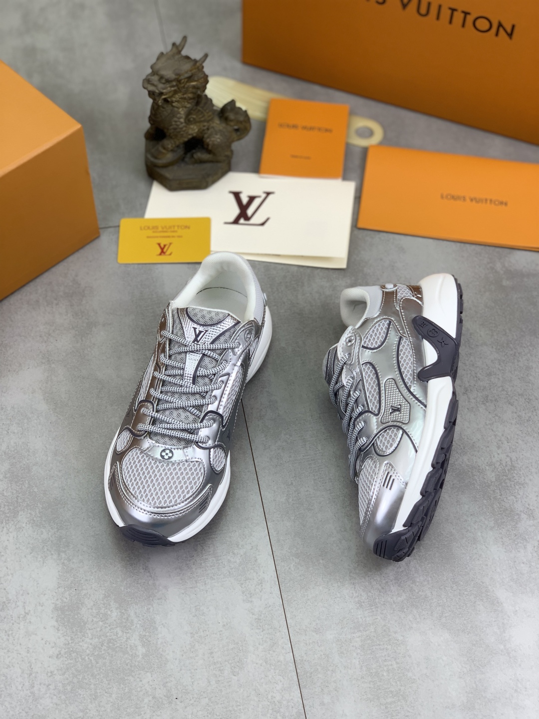 Louis Vuitton Olympia Silver Sneakers 2025SS, Couple Style, Comfortable 6 cmp i1744903886407 3006 0 4
