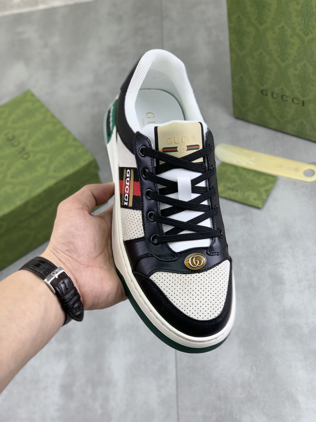 NO:279136,[Real Price] (Guqi GUCCI) official website latest casual and fashionable men's shoes, the hot style is simple and atmospheric, exclusive to trendy men. The latest official website latest brand double G element Guqi original decoration, fashionable and generous, original frosted calfskin imported from the first layer of pig skin, official website designated wear-resistant and lightweight original rubber casual sole, counter classic style real shot 38-44 (45 46 customized) 3 colors available, gucci, cowhide19860909【实价】（古奇GUCCI）官网最新款休闲时尚男鞋,爆款版型简洁大气,潮男专属.独有的官网最新品牌双G素元素古奇原版装饰,时尚又大方,面料原版磨砂小牛皮全进口头层猪皮内里,官网指定耐磨、轻便原版橡胶休闲大底,专柜经典款实物拍摄38-44（45 46定做）3款颜色可选,,gucci,cowhide,Men's shoes