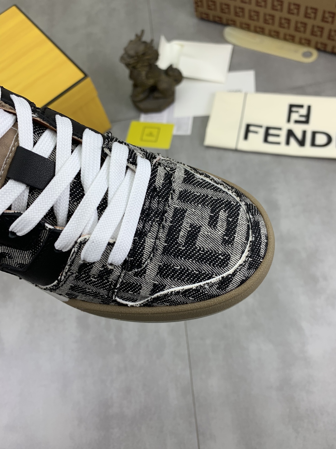 Fendi Imported Leather Casual Sneakers,Original Version, For Men And Women 6 cmp i1745080180666 7989 0 4