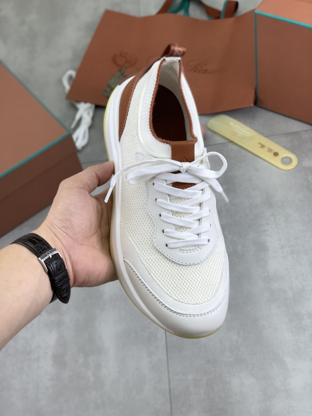 NO:279711,Real-price and high-quality latest casual shoes Loro Piana Top-quality genuine purchase original copy 1:1 Copy. The existing Loro Piana company was founded on April 24. The family business has been the sixth generation, providing top-quality high-quality products for customers who value taste and quality requirements. Imported original fly-woven fabric with cowhide fabric, made of plain calf leather inside, hand-sewn thread with cowhide footbed original packaging Number of 38-44 (45 46 customized) Seven colors available, loro pigeon, cowhide19860909实价高品质 最新款休闲鞋Loro Piana 顶级正品级购买原版1:1复制 于194月24日一手创立现有的Loro Piana公司.家族经营至今已是第六代,为讲求品味及对质量有要求的顾客提供上等的优质商品 进口原版飞织配牛皮面料 ,内里平纹小牛皮制成 手工缝制线配牛皮垫脚 原版包装 码数38-44（45 46定做）七款颜色可选,,loro piana,cowhide,Men's shoes