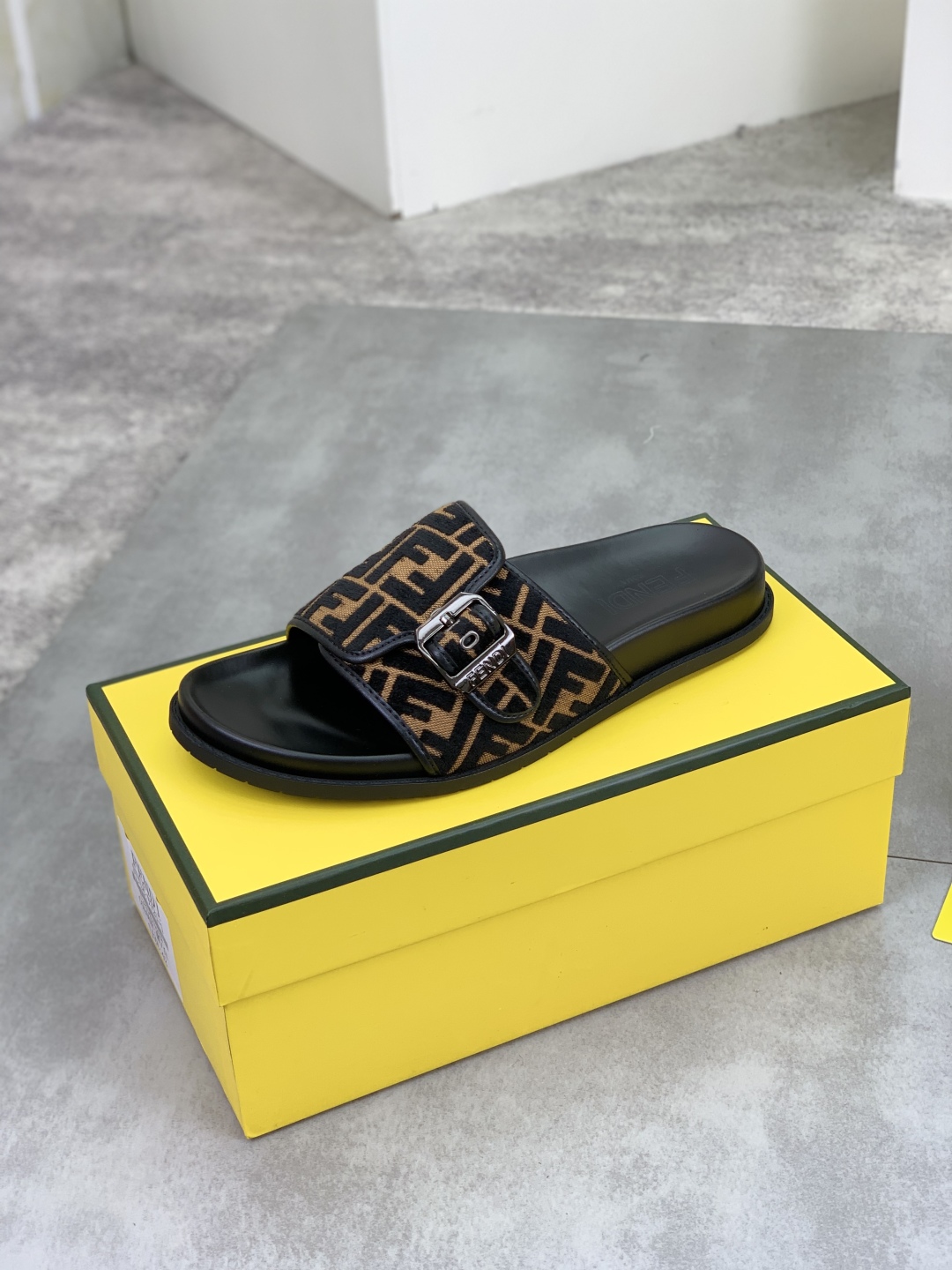 Fendi Men's FF Logo Buckle Slide Sandals Luxury Summer Beach Slippers 5 cmp i1745513677855 688 0 3