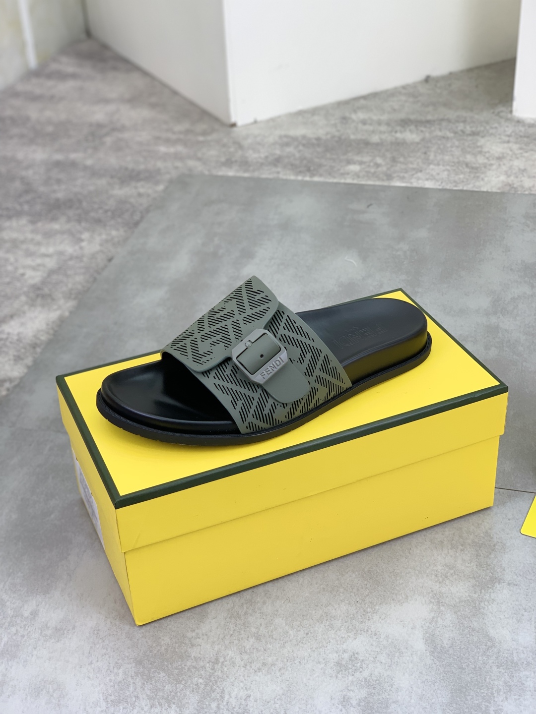 Fendi Men's FF Buckle Slide Sandal, Italian Fabric, Comfortable and Stylish 5 cmp i1745513773910 434 0 3