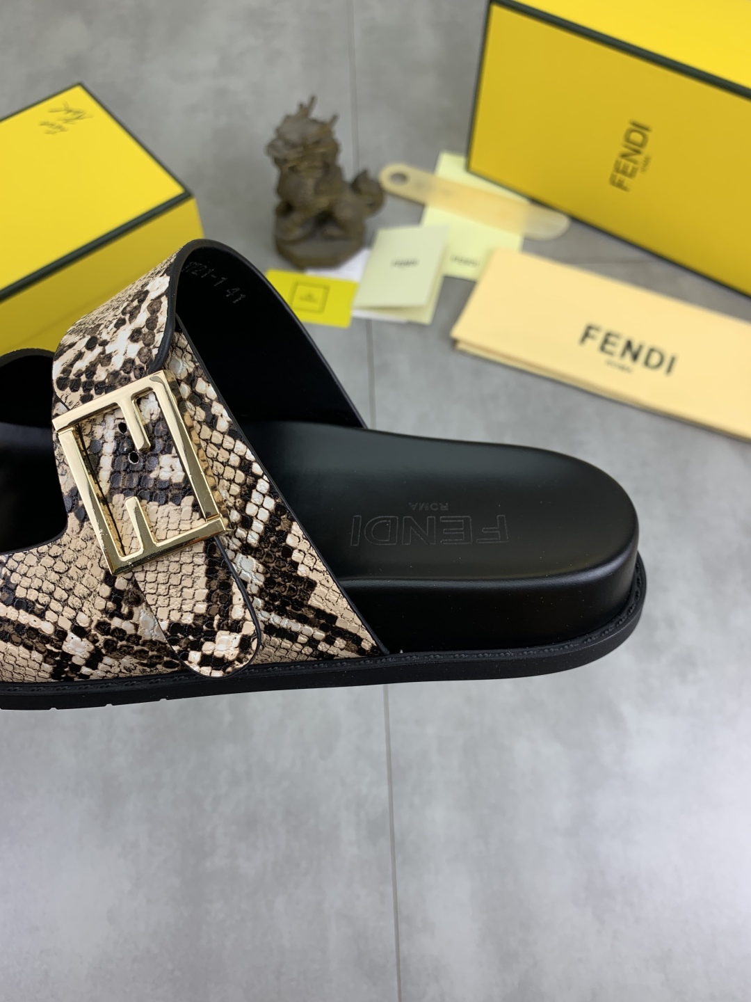 Fendi Men's Sandal Snake Embossed Leather Slide Comfortable Summer Slippers 8 cmp i1745514180396 9712 0 6
