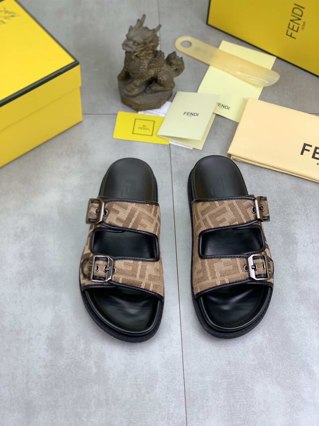 Fendi Men's FF Motif Fabric Sandals Stylish and Comfortable Summer Slides 3 cmp i1745514420917 9683 0 1