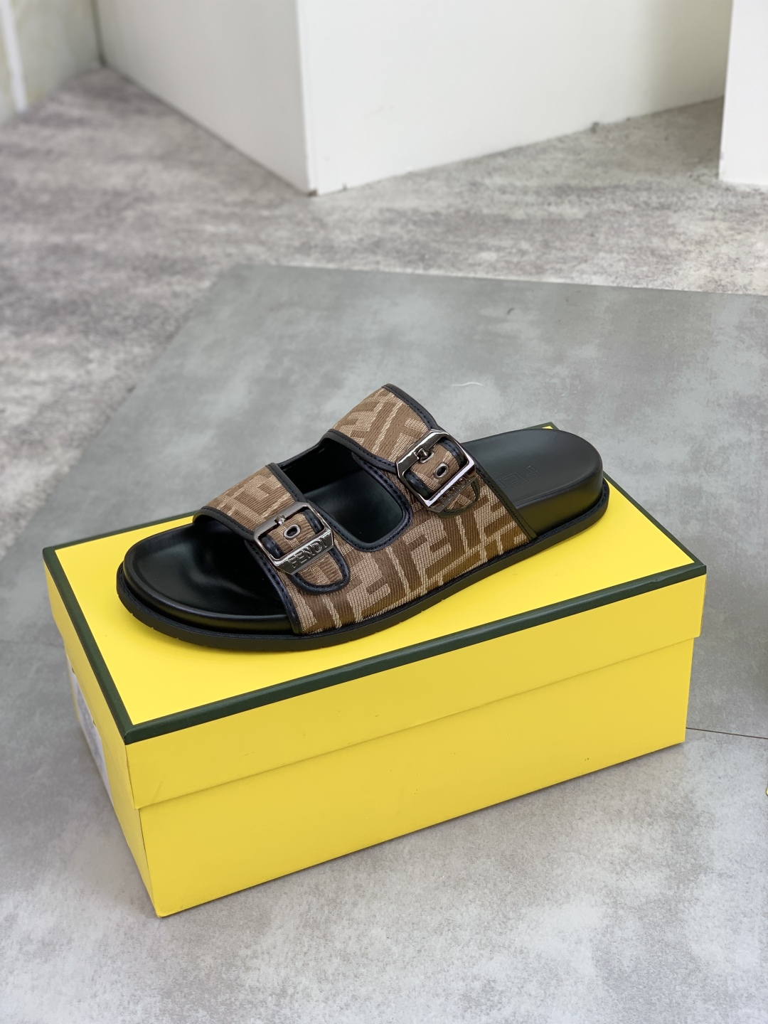 Fendi Men's FF Motif Fabric Sandals Stylish and Comfortable Summer Slides 5 cmp i1745514422707 3911 0 3
