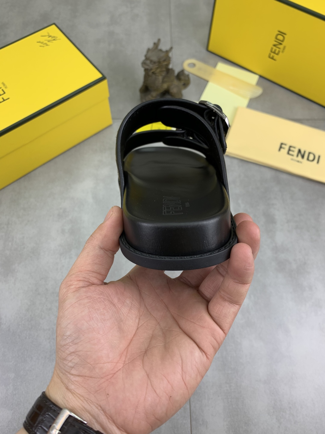 Fendi Men's FF Motif Fabric Sandals Stylish and Comfortable Summer Slides 9 cmp i1745514424495 8717 0 7
