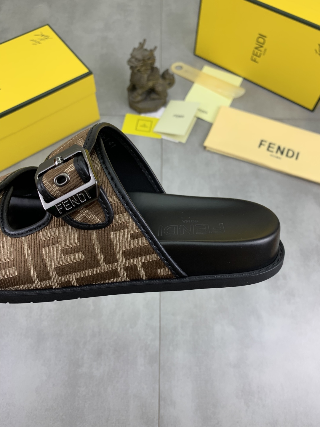Fendi Men's FF Motif Fabric Sandals Stylish and Comfortable Summer Slides 8 cmp i1745514424524 1025 0 6