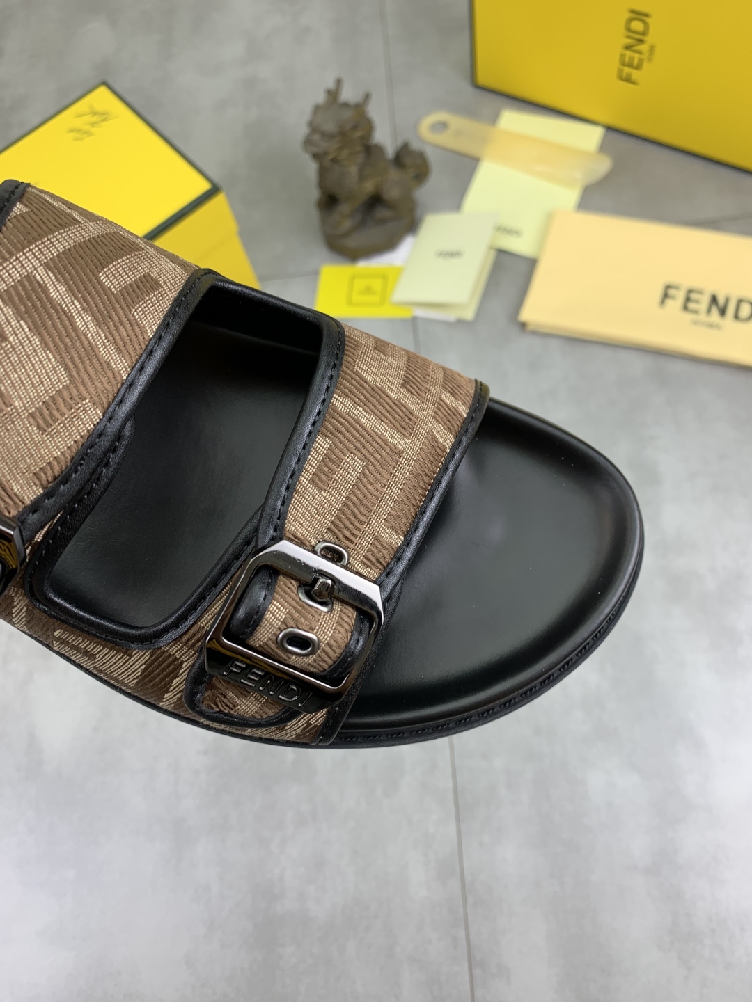 Fendi Men's FF Motif Fabric Sandals Stylish and Comfortable Summer Slides 6 cmp i1745514424544 6906 0 4