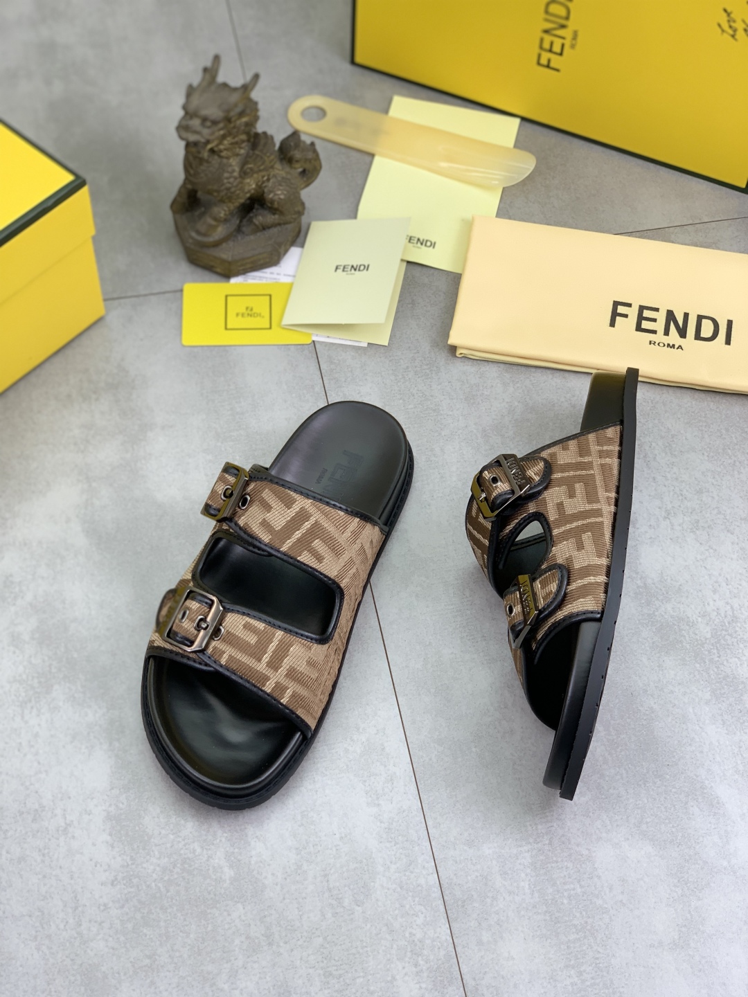 Fendi Men's FF Motif Fabric Sandals Stylish and Comfortable Summer Slides 4 cmp i1745514428708 725 0 2