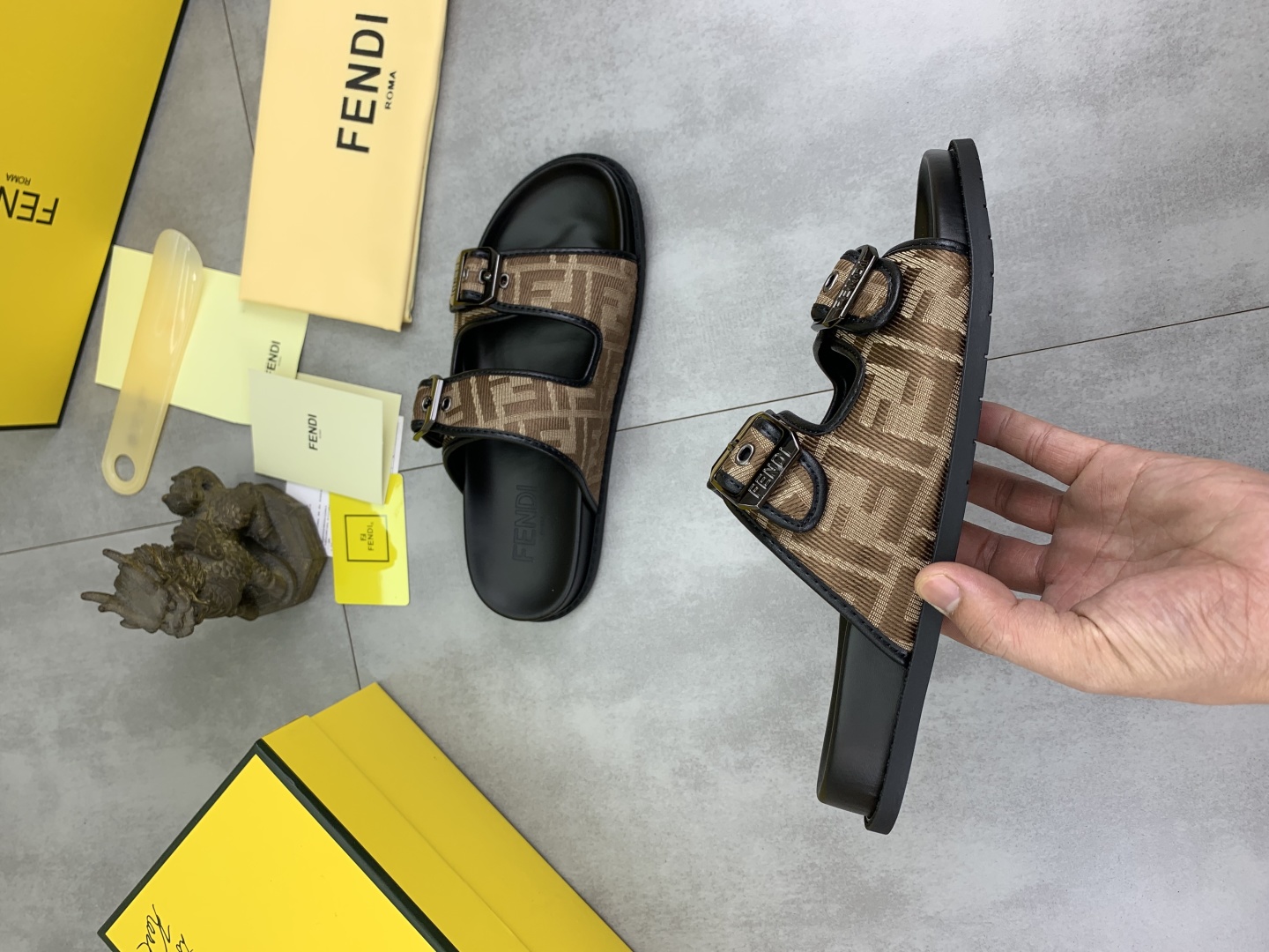 Fendi Men's FF Motif Fabric Sandals Stylish and Comfortable Summer Slides 7 cmp i1745514429612 5254 0 5