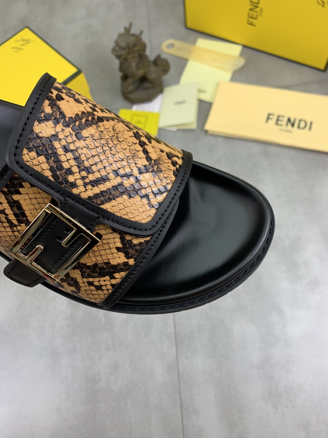 Fendi Men's FF Buckle Snakeskin Print Slide Sandals 6 cmp i1745514531962 6540 0 4