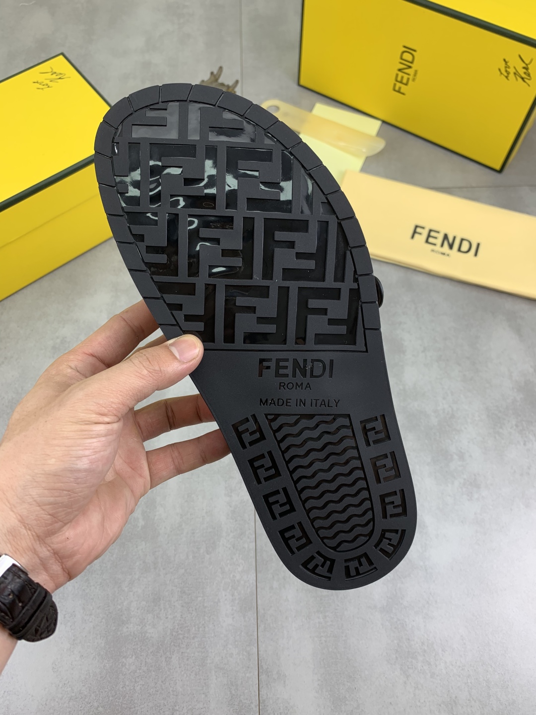 Fendi Men's Slide Sandals with Snake Print and Iconic Logo Buckle 10 cmp i1745514548830 1414 0 8