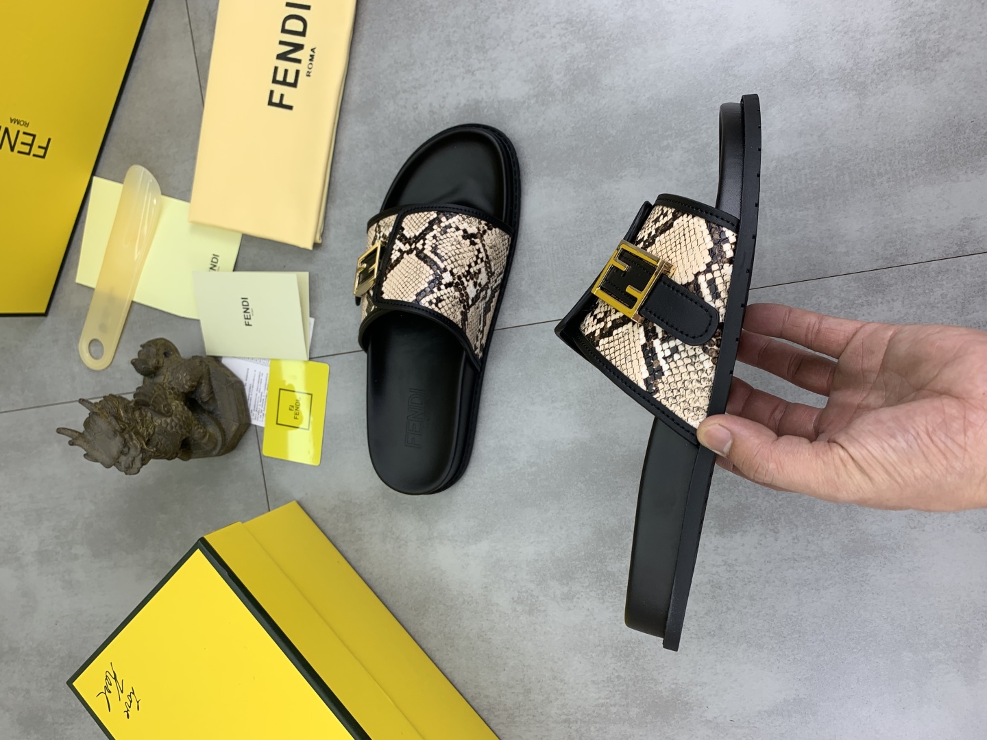 Fendi Men's Slide Sandals with Snake Print and Iconic Logo Buckle 7 cmp i1745514551663 506 0 5