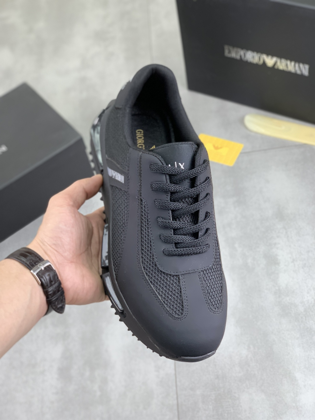 NO:280623,[Real Price] [Armani] New men's shoes are on the market first, and the material is perfect for all versions of the market. The highest quality imported original cowhide, the inner material is made of sheepskin inner lining, private mold soft TPU rubber comfortable sole, high comfort for the foot. Real-life shooting, imported special materials highlight the brand's unique charm 4 colors available, code number; 38-44 (45 46 customized),,armani,cowhide,sheepskin19860909【实价】【 阿玛尼】新款男鞋抢先上市,材料做工完胜市场所有版本 最高品质进口原版牛皮,内里材料采用羊皮内里,私模软质TPU橡胶舒适大底,上脚舒适度高.实物拍摄,进口专用材料凸显品牌独特魅力 4色可选 码数；38-44（45 46定做）,,armani,cowhide,sheepskin,Men's shoes