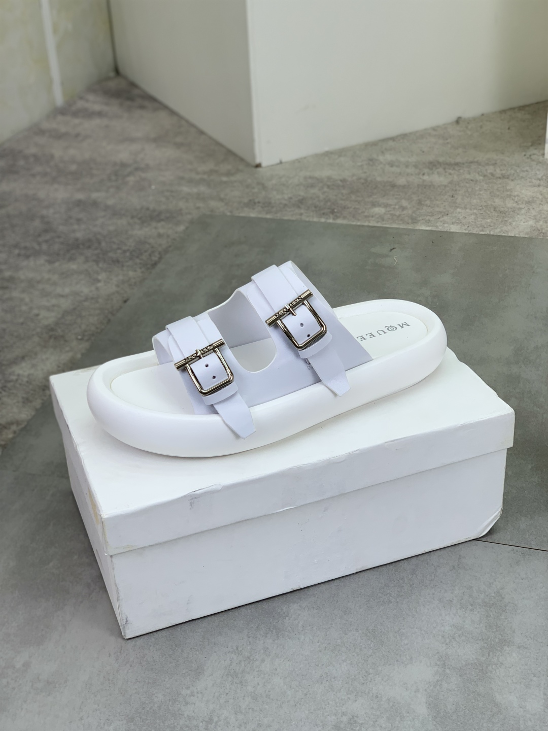 Alexander McQueen Unisex White Rubber Buckle Sandals Slides Size 38-44 5 cmp i1745769261863 8712 0 3