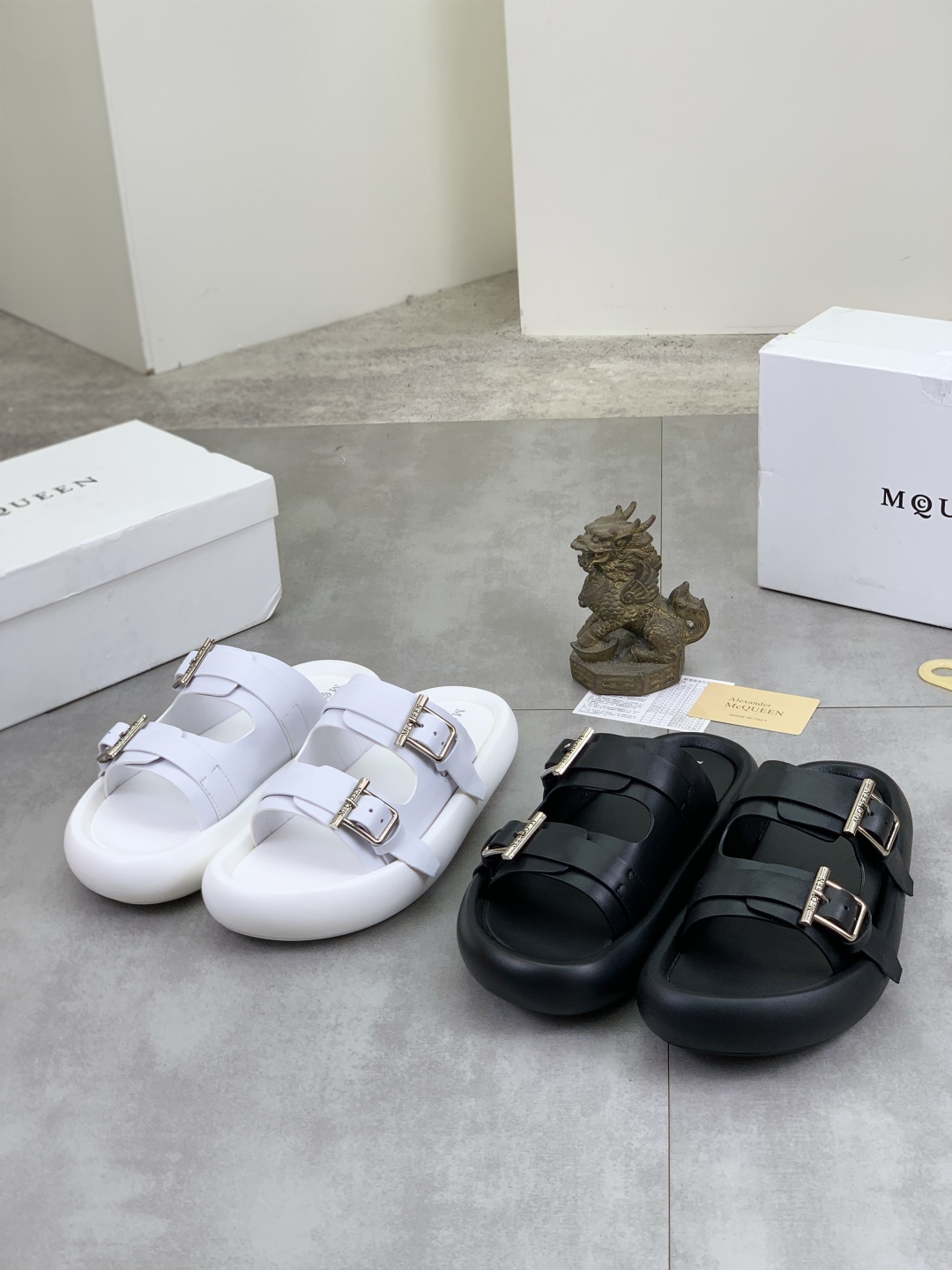 Alexander McQueen Unisex White Rubber Buckle Sandals Slides Size 38-44 11 cmp i1745769266932 5868 0 9