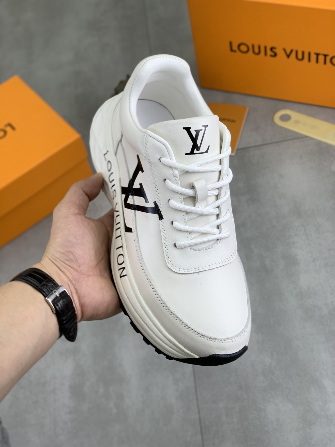 NO:280914,[Real price] [Louis Vuitton] LV official website latest casual and fashionable men's shoes style is simple and atmospheric, exclusive to trendy men. The unique official website latest brand elements original decoration, fashionable and generous, the fabric is original soft calfskin sheepskin inner sheepskin insole. The official website designated wear-resistant and lightweight   casual foaming sole, classic style real shooting color black, white optional size 38-44,,louis vuitton,louis vuitton,cowhide,sheepskin19860909【实价】【路易威登】LV官网最新款休闲时尚男鞋爆款版型简洁大气,潮男专属.独有的官网最新品牌元素原版装饰,时尚又大方,面料采用原版柔软小牛皮 羊皮内里羊皮鞋垫 官网指定耐磨轻便 休闲发泡大底,经典款实物拍摄颜色黑色 白色可选码数38-44,,louis vuitton,louis vuitton,cowhide,sheepskin,Men's shoes