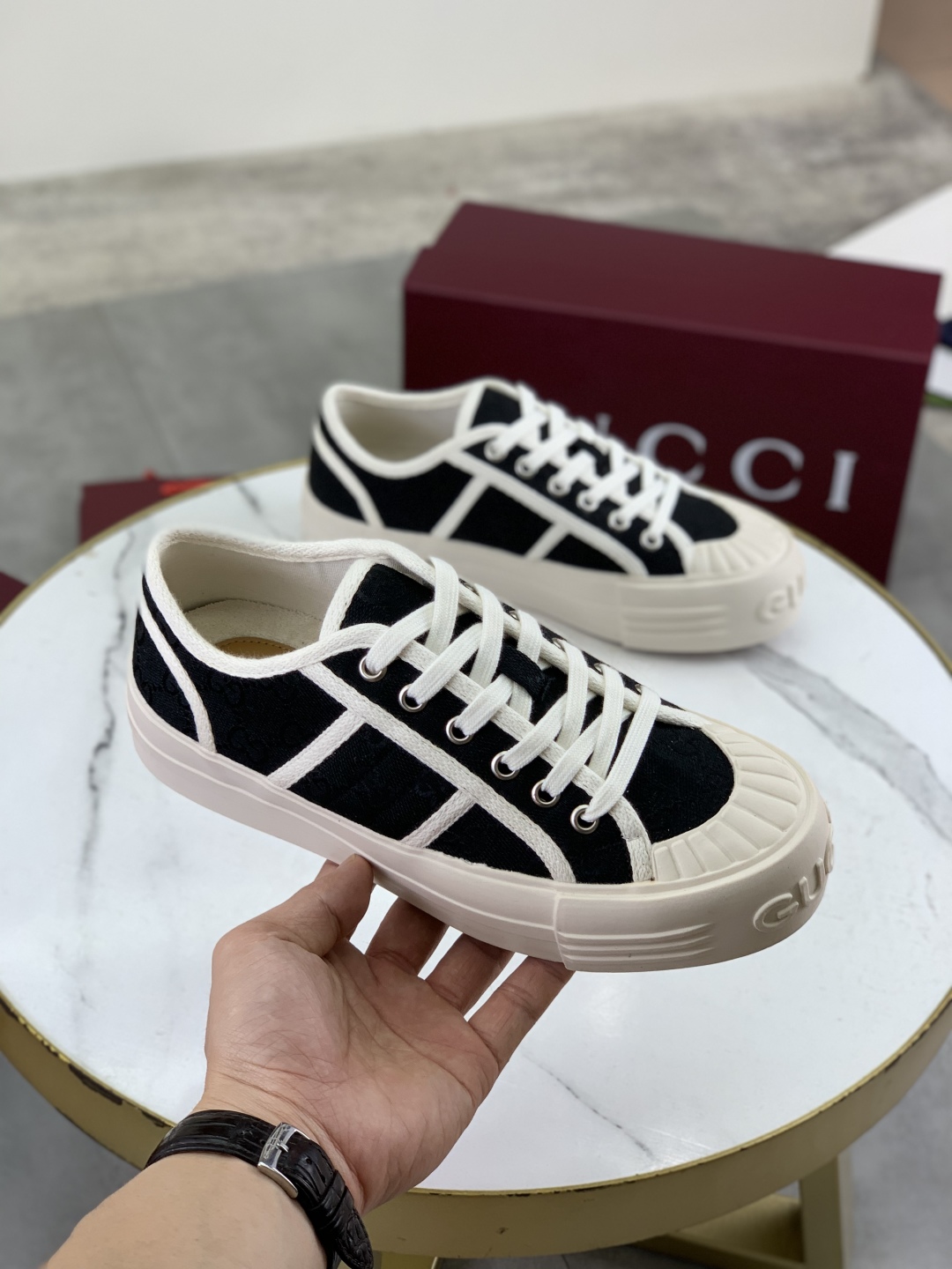 Gucci Women's Canvas Sneakers with Logo Floral Fabric,Black and White 4 cmp i1746377623037 9009 0 2