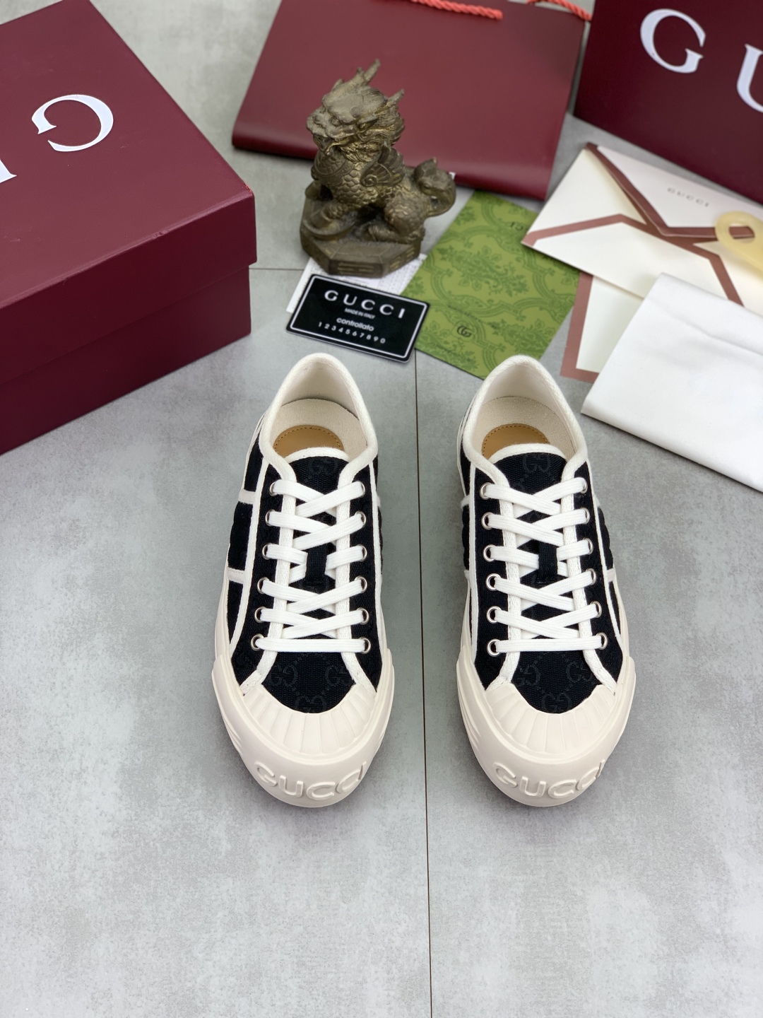 Gucci Women's Canvas Sneakers with Logo Floral Fabric,Black and White 3 cmp i1746377623048 9568 0 1