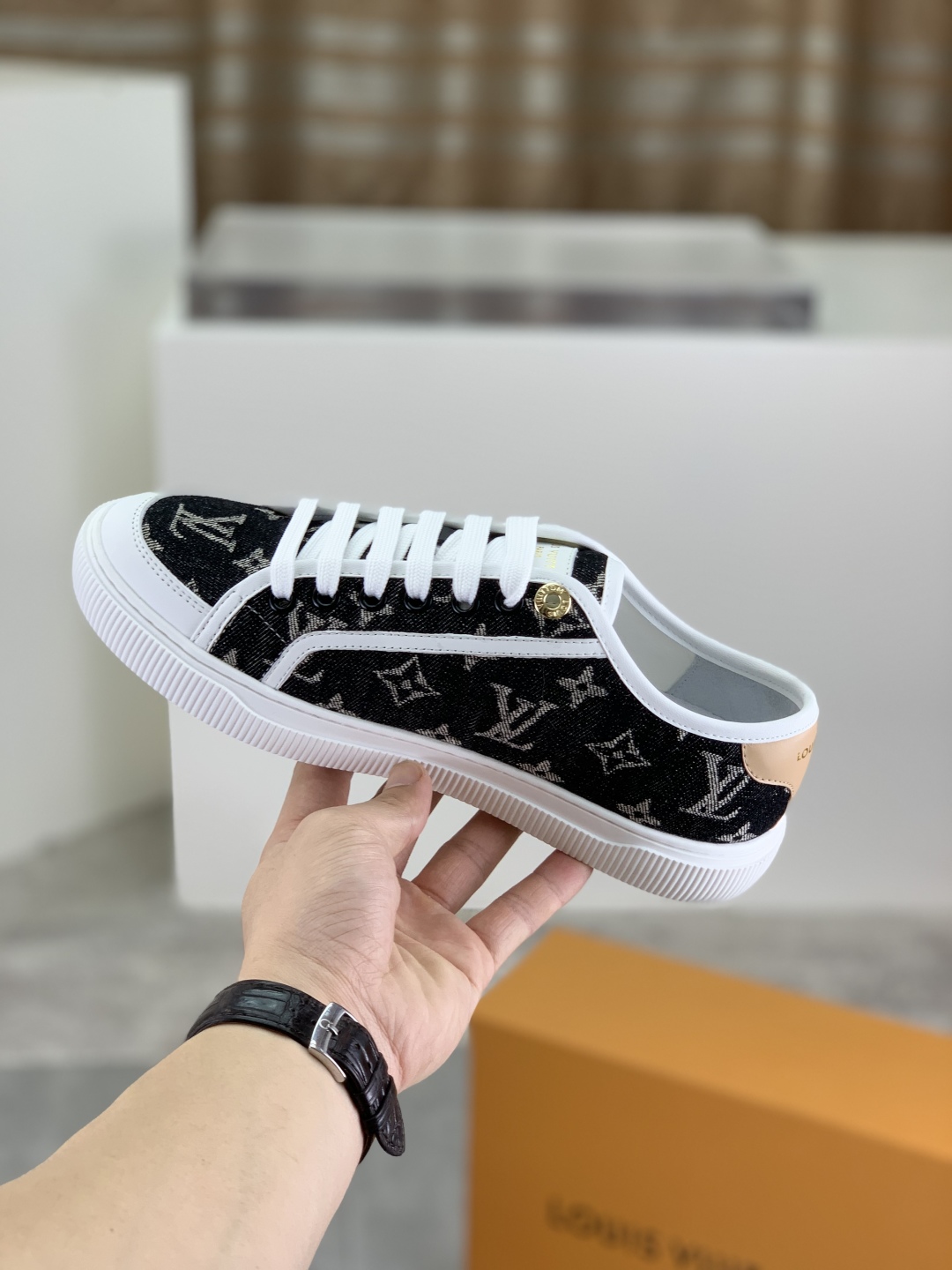 Louis Vuitton Time Out Monogram Sneakers Canvas Low Top Shoes Unisex 7 cmp i1746377809163 5153 0 5