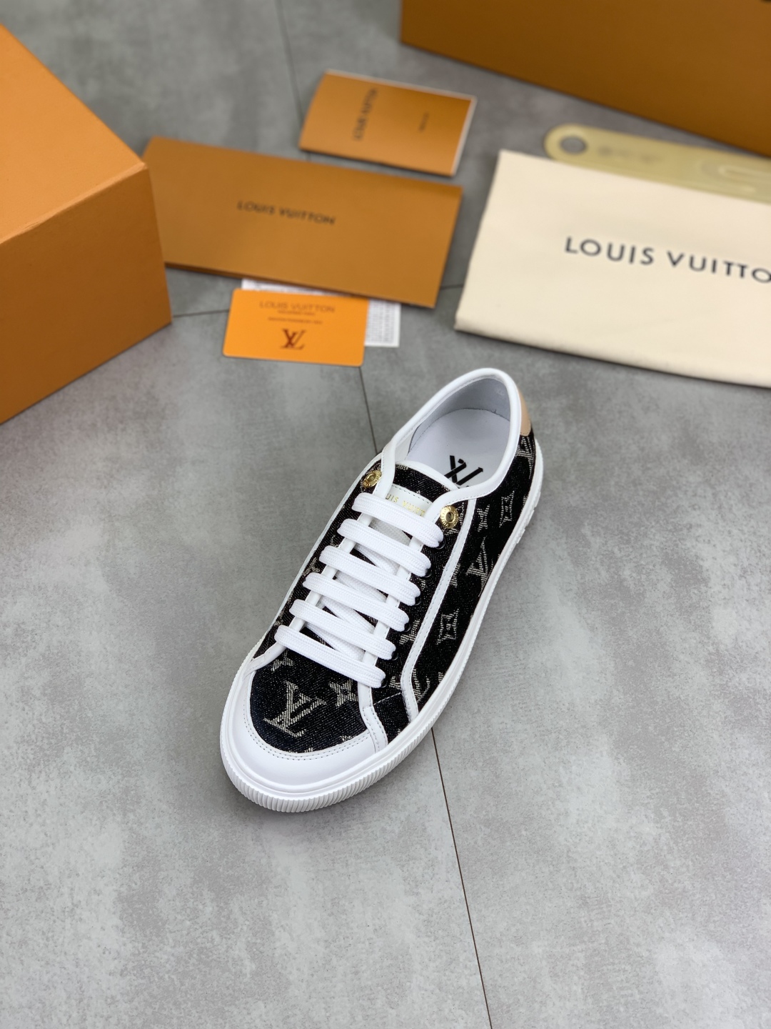 Louis Vuitton Time Out Monogram Sneakers Canvas Low Top Shoes Unisex 5 cmp i1746377809176 4427 0 3