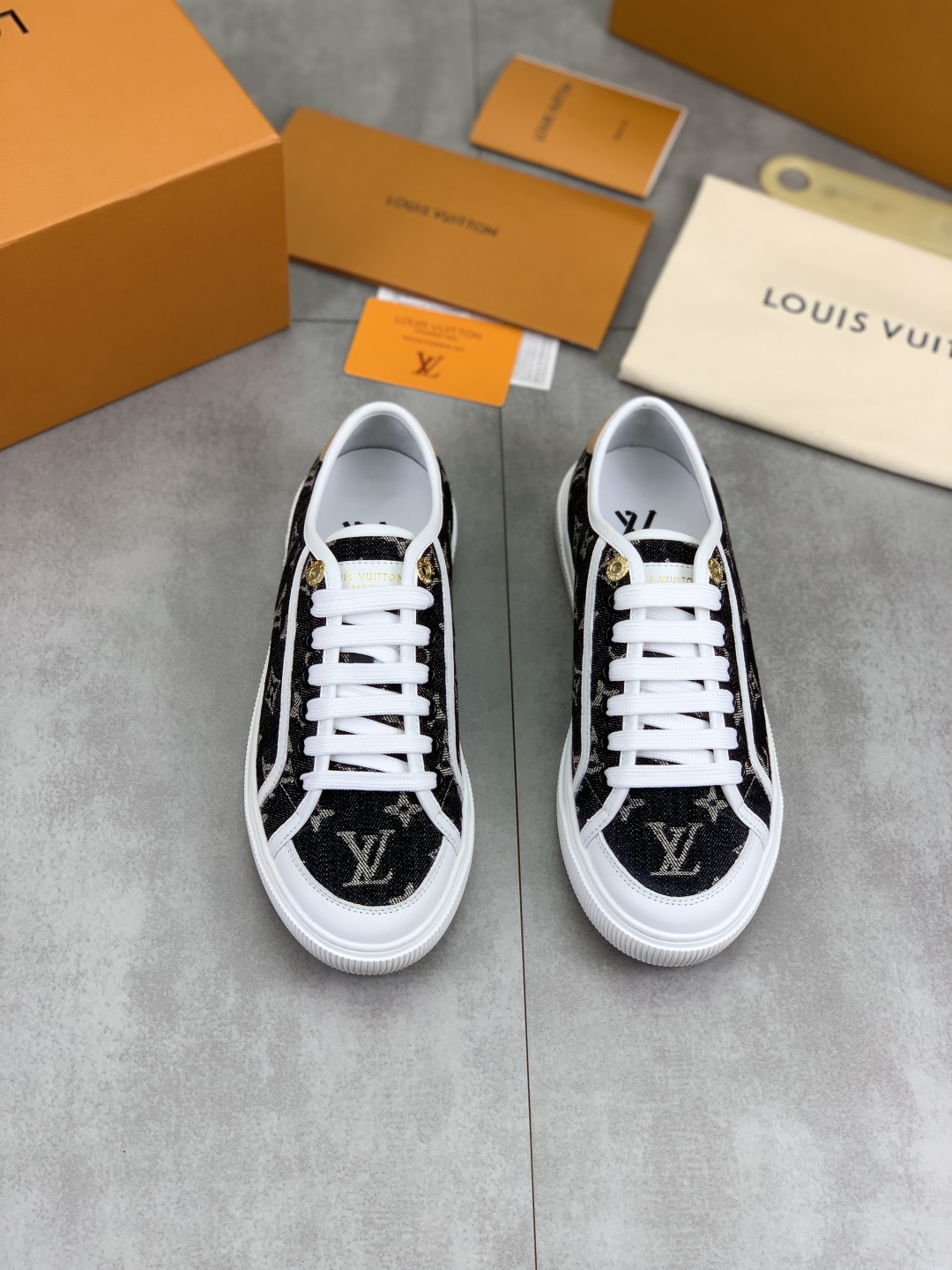 Louis Vuitton Time Out Monogram Sneakers Canvas Low Top Shoes Unisex 3 cmp i1746377809193 5733 0 1