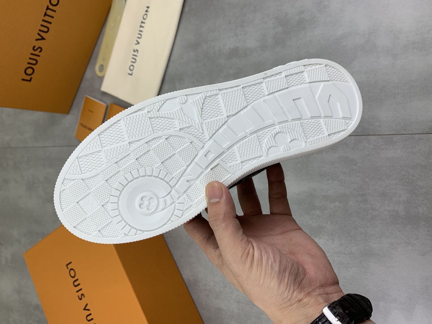 Louis Vuitton Time Out Monogram Sneakers Canvas Low Top Shoes Unisex 9 cmp i1746377810027 4838 0 7