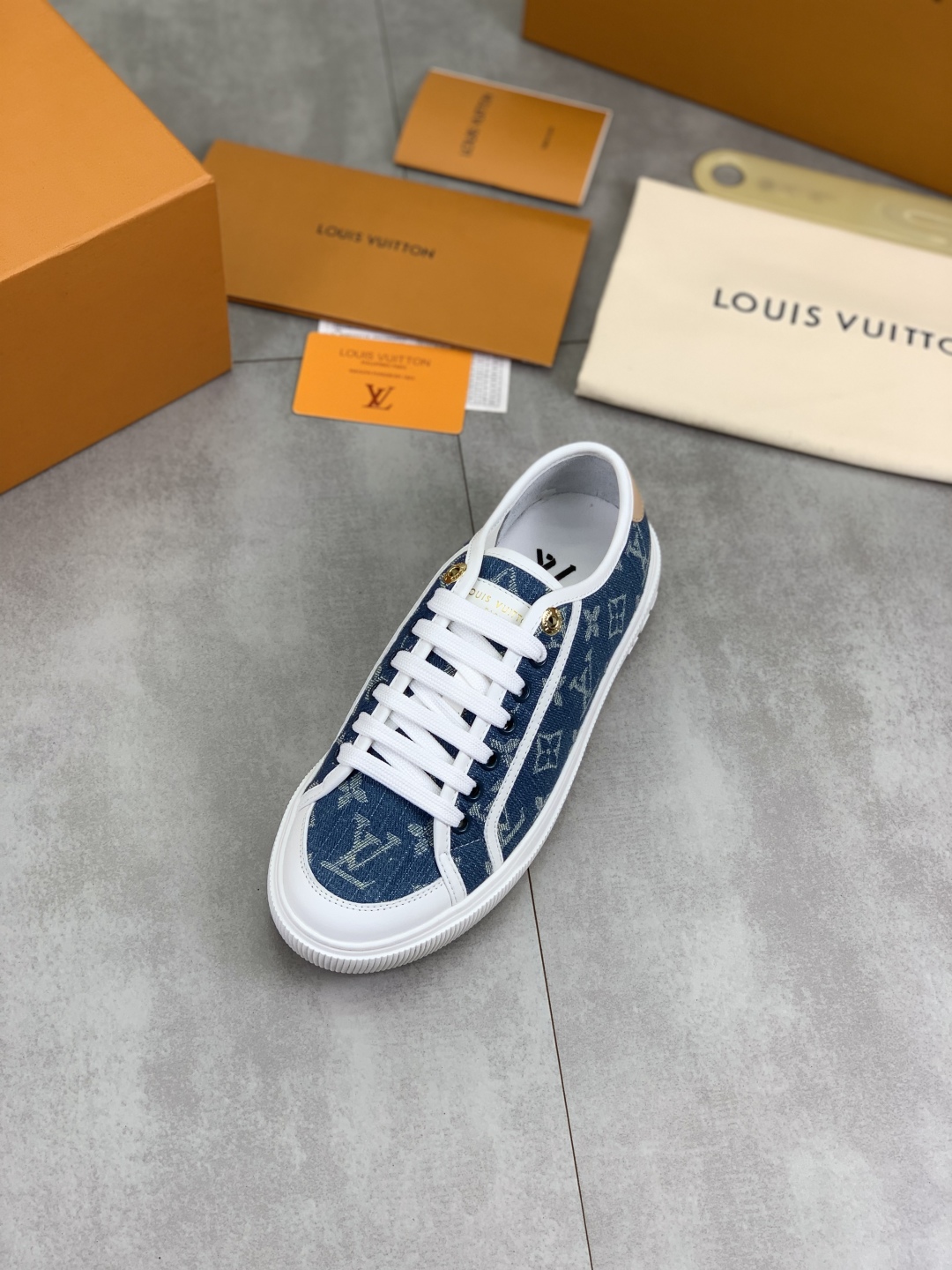Louis Vuitton Time Out Sneaker: Denim Monogram, New Arrival, Couple Style 5 cmp i1746377849106 5554 0 3