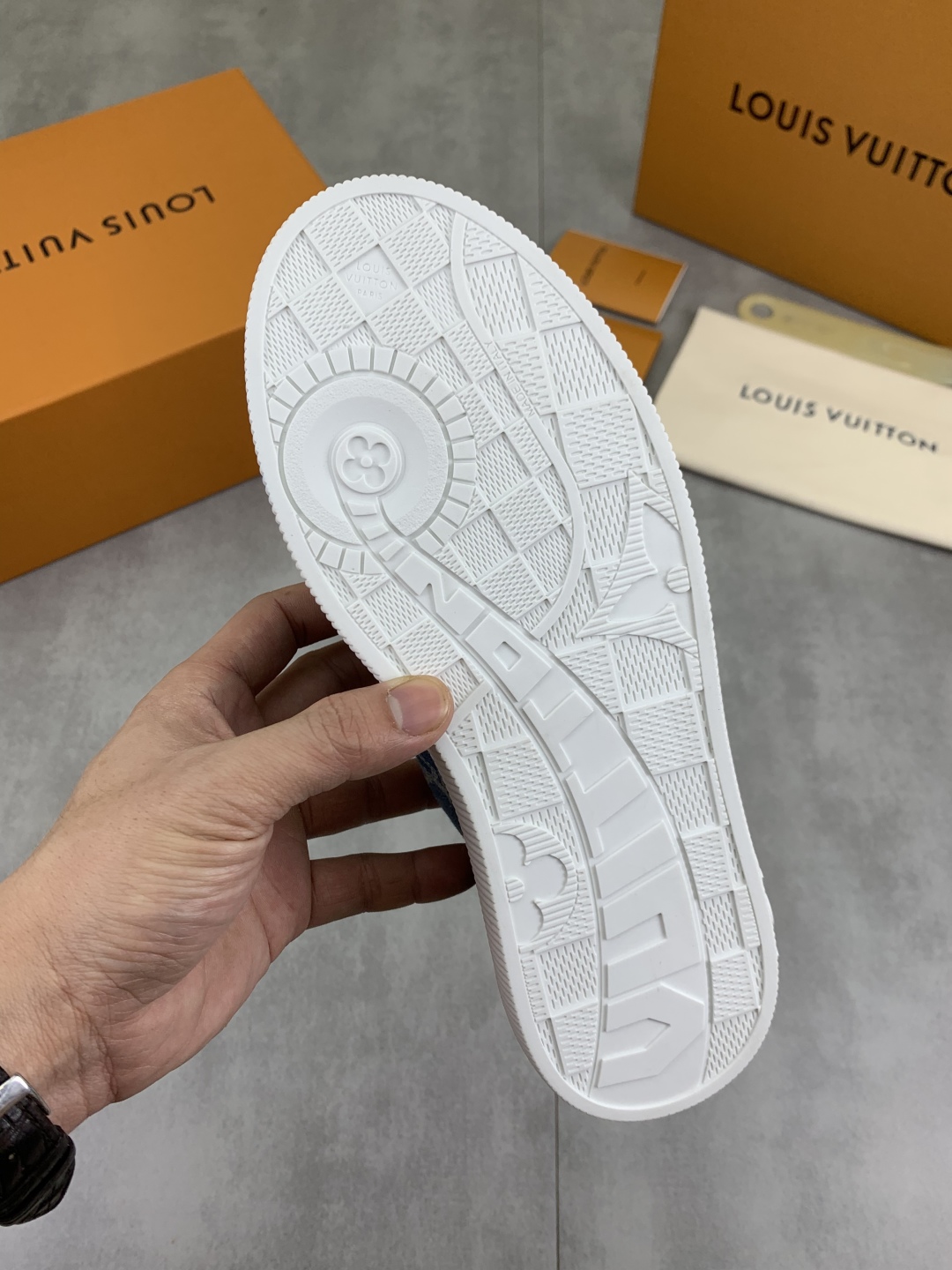 Louis Vuitton Time Out Sneaker: Denim Monogram, New Arrival, Couple Style 9 cmp i1746377851393 1652 0 7