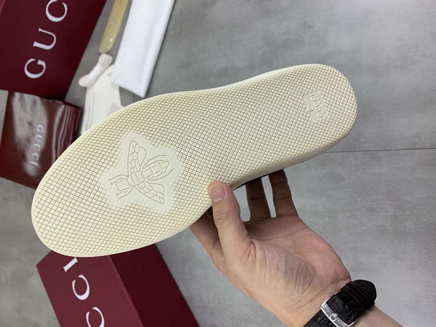 Gucci Women's Green Logo Sneakers - Comfortable Designer Fashion Footwear 9 cmp i1746378433599 1070 0 7